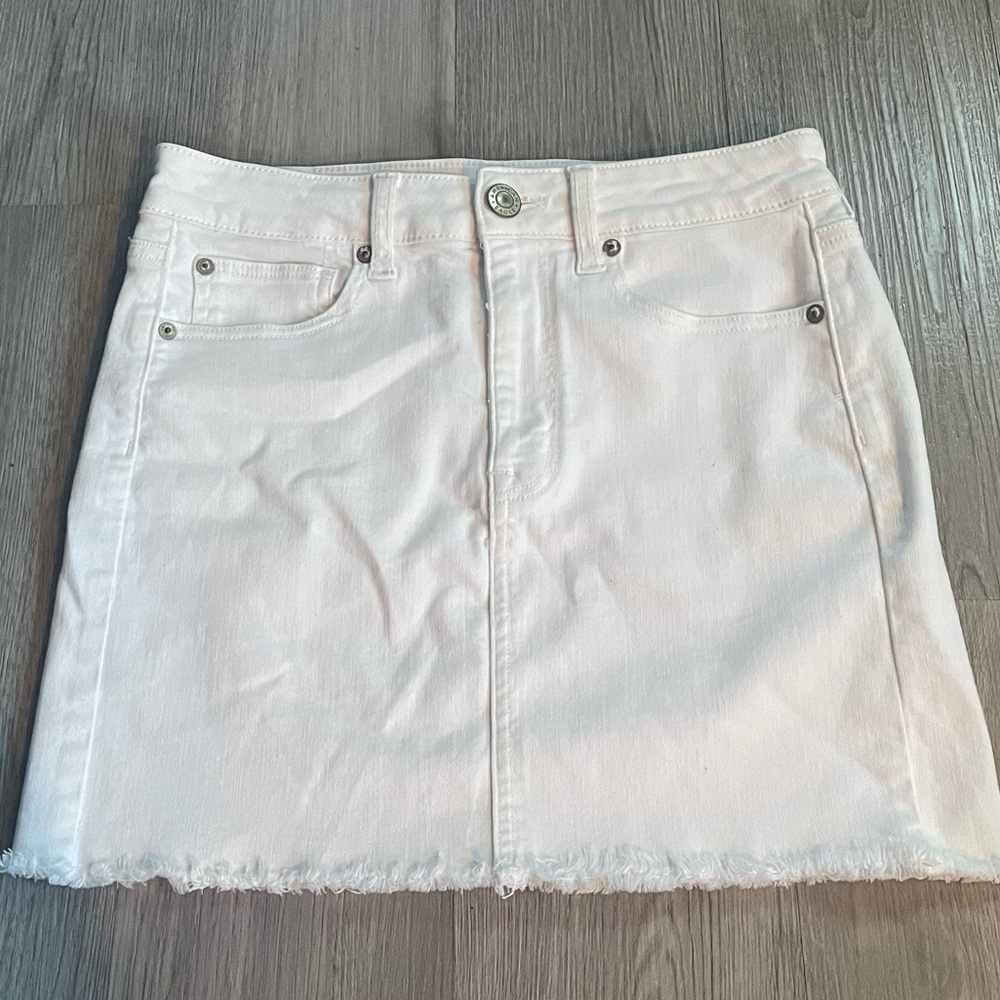 American Eagle White High Rise Stretch Denim Mini Skirt size 6/28 - Picture 2 of 6